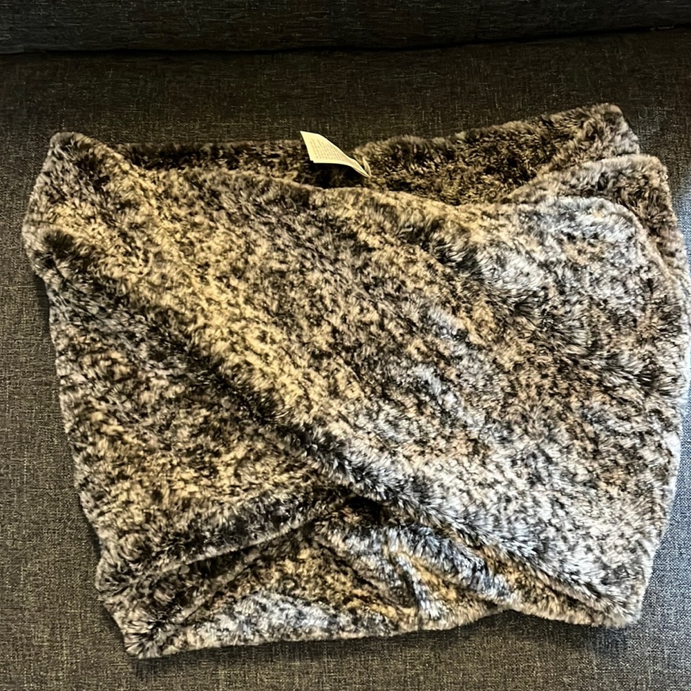 American Eagle Infinity Scarf Faux Fur